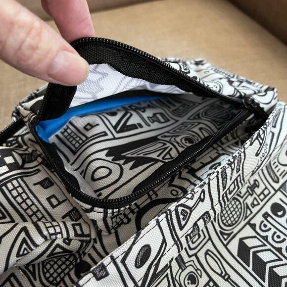 Kavu Rope Sling Bag Black And White Print Horseshoe Tennis Racket - Picture 6 of 10